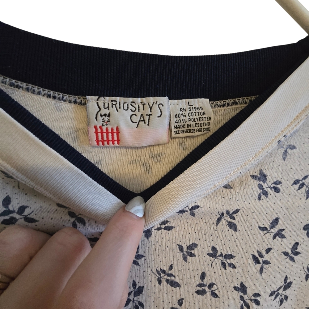Vintage 90's Curiosity's Cats White and Blue Floral Style Patterned Short - Picture 3 of 4